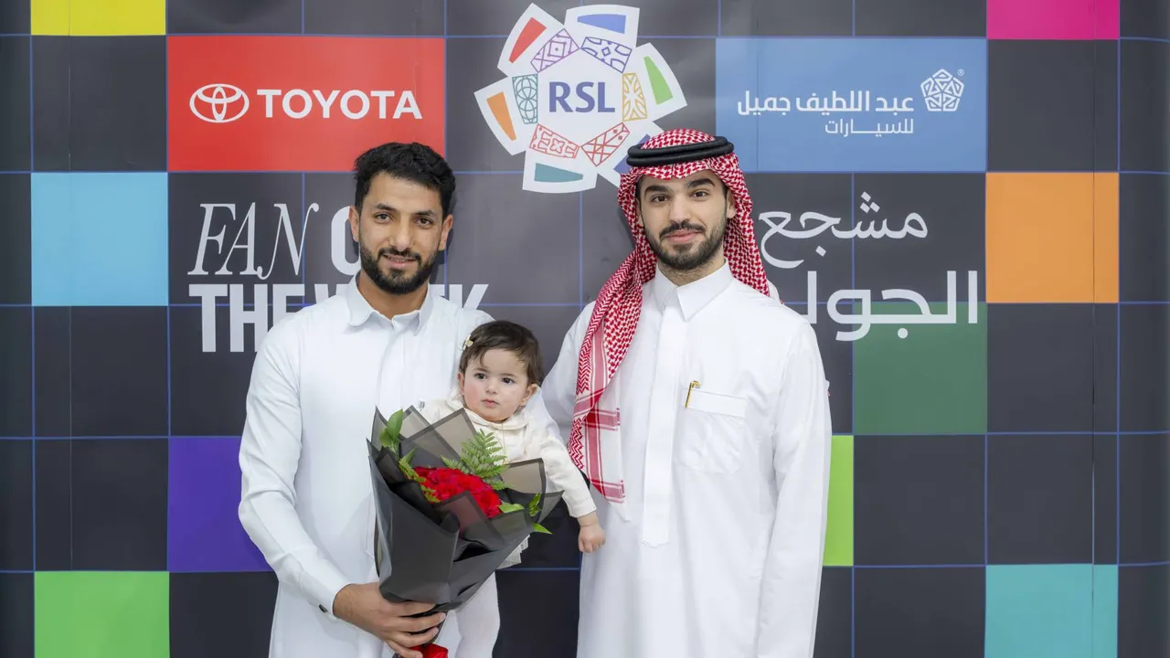 رابطة الدوري السعودي للمحترفين تسلم سيارات مبادرة مشجع الجولة